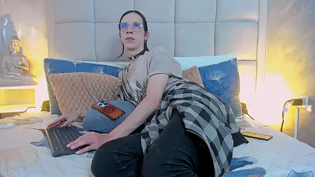 Snapshot of Hecatee_77 chatting on October 2025 07:25:02 PM Hecatee 77 online show from October 2025 07:25:02 PM