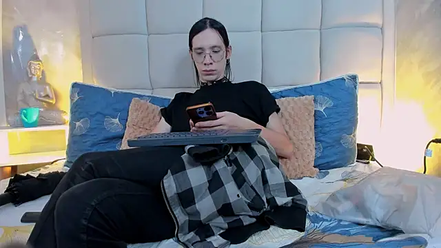 Snapshot of Hecatee_77 chatting on October 2025 07:59:01 PM Hecatee 77 online show from October 2025 07:59:01 PM