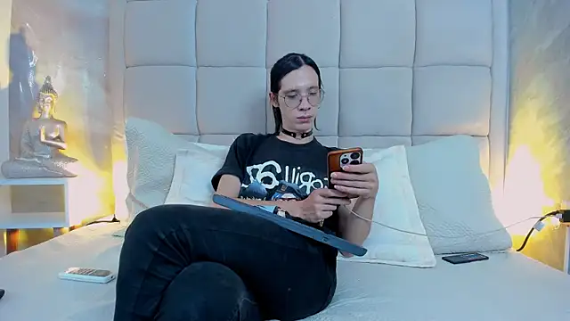 Snapshot of Hecatee_77 chatting on October 2025 07:47:02 PM Hecatee 77 online show from October 2025 07:47:02 PM