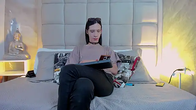 Snapshot of Hecatee_77 chatting on October 2025 08:00:02 PM Hecatee 77 online show from October 2025 08:00:02 PM