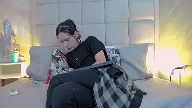 Snapshot of Hecatee_77 chatting on October 2025 08:10:01 PM Hecatee 77 online show from October 2025 08:10:01 PM