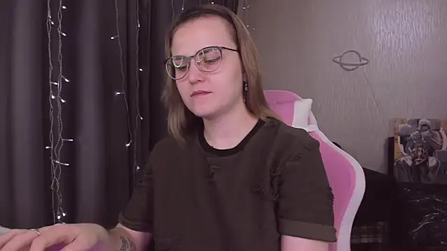 MissBrightShine online show from October 2025 11:06:02 AM