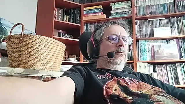 Mandra is a whore online show from October 2025 08:33:01 AM