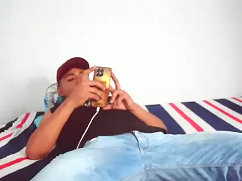 Snapshot of wailer_ chatting on December 2024 06:00:02 AM wailer online show from December 2024 06:00:02 AM