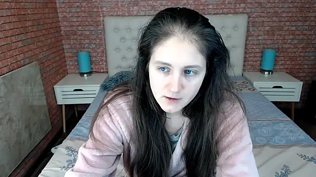 Holliy Cooper online show from February 2025 09:16:01 AM