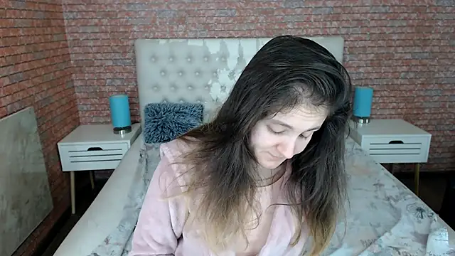 Holliy Cooper online show from November 2025 07:09:01 AM