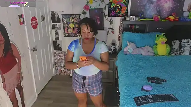 Snapshot of temptressbeauty24 chatting on October 2025 03:15:02 AM temptressbeauty24 online show from October 2025 03:15:02 AM