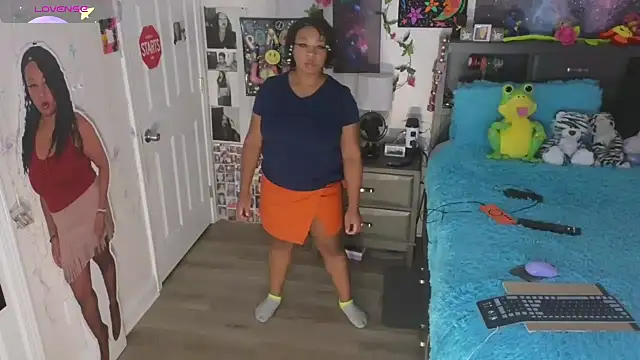 Snapshot of temptressbeauty24 chatting on October 2025 03:17:01 AM temptressbeauty24 online show from October 2025 03:17:01 AM