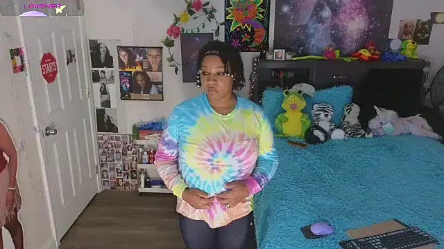 Snapshot of temptressbeauty24 chatting on October 2025 02:23:02 AM temptressbeauty24 online show from October 2025 02:23:02 AM