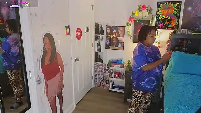 Snapshot of temptressbeauty24 chatting on October 2025 03:09:02 AM temptressbeauty24 online show from October 2025 03:09:02 AM