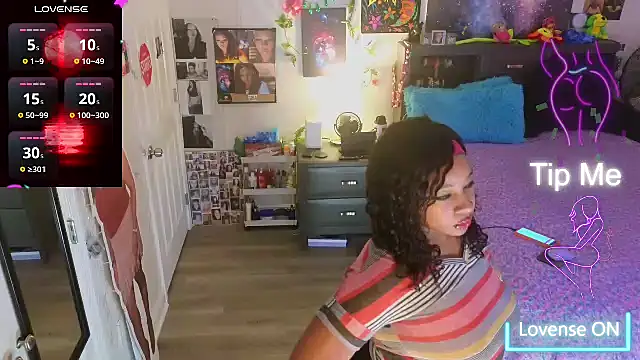 Snapshot of temptressbeauty24 chatting on October 2025 03:29:02 AM temptressbeauty24 online show from October 2025 03:29:02 AM