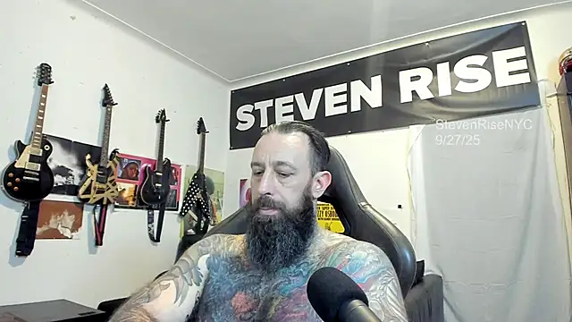 Snapshot of StevenRiseNYC chatting on September 2025 02:17:01 AM StevenRiseNYC online show from September 2025 02:17:01 AM
