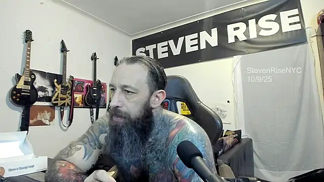 Snapshot of StevenRiseNYC chatting on October 2025 01:15:01 AM StevenRiseNYC online show from October 2025 01:15:01 AM