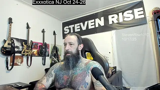 Snapshot of StevenRiseNYC chatting on October 2025 01:25:02 PM StevenRiseNYC online show from October 2025 01:25:02 PM