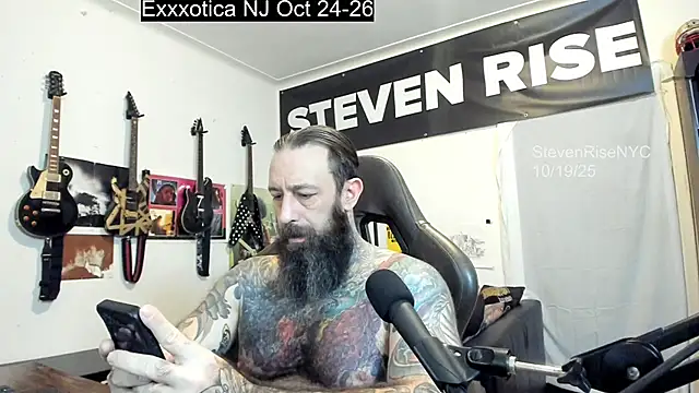Snapshot of StevenRiseNYC chatting on October 2025 11:44:02 AM StevenRiseNYC online show from October 2025 11:44:02 AM
