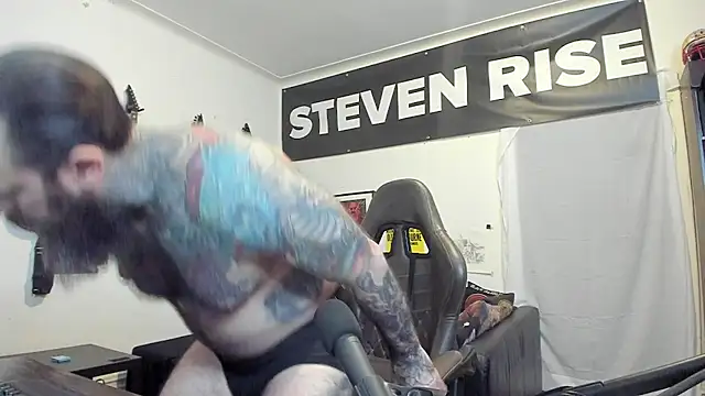 Snapshot of StevenRiseNYC chatting on October 2025 12:25:02 AM StevenRiseNYC online show from October 2025 12:25:02 AM