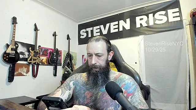 Snapshot of StevenRiseNYC chatting on October 2025 01:07:02 AM StevenRiseNYC online show from October 2025 01:07:02 AM