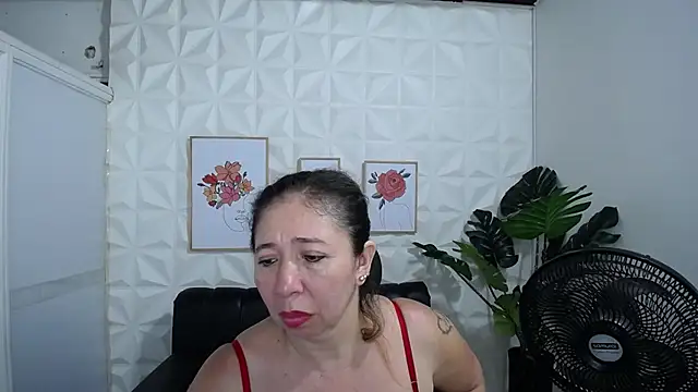 Valentinaa mature online show from February 2025 02:04:02 AM