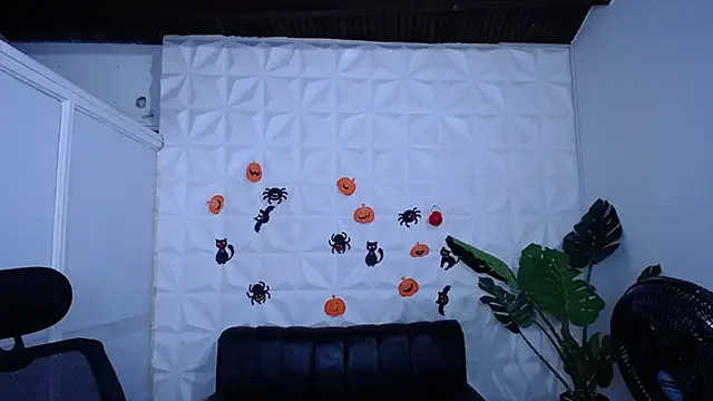 Valentinaa mature online show from October 2025 10:34:02 PM