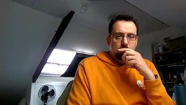 Snapshot of rdewaard81 chatting on October 2025 11:56:02 AM rdewaard81 online show from October 2025 11:56:02 AM