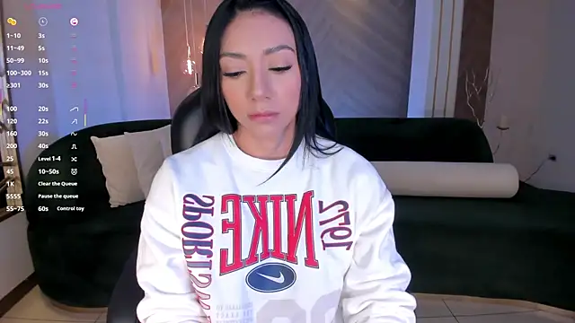 LizzHamilton   online show from October 2025 09:28:02 PM