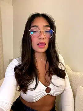 Bellafr online show from October 2025 05:37:02 PM