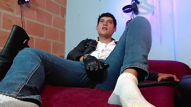 dom2travelersss online show from October 2025 09:15:01 PM