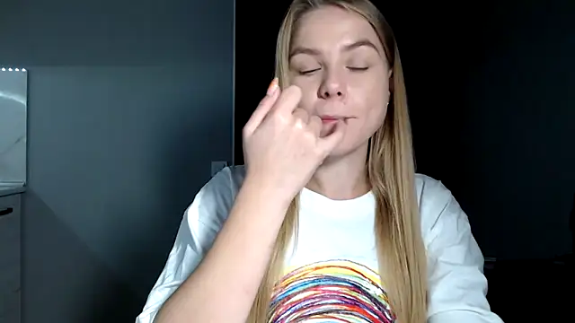 Snapshot of Sunbeam_ chatting on October 2025 09:59:01 PM Sunbeam online show from October 2025 09:59:01 PM