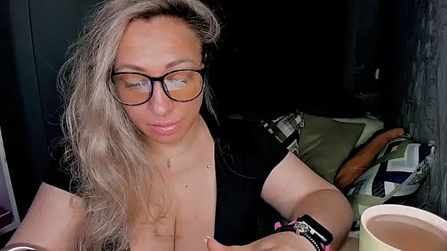 Snapshot of CumOnMy_Tits chatting on November 2025 12:55:02 AM CumOnMy Tits online show from November 2025 12:55:02 AM