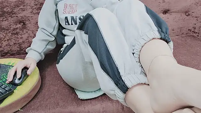 Snapshot of Sophie_Secret chatting on October 2025 09:31:01 PM Sophie Secret online show from October 2025 09:31:01 PM