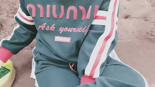 Snapshot of Sophie_Secret chatting on November 2025 10:33:02 PM Sophie Secret online show from November 2025 10:33:02 PM