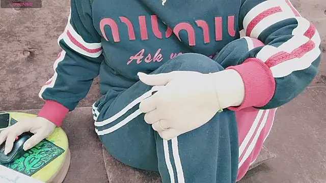 Snapshot of Sophie_Secret chatting on November 2025 09:39:01 PM Sophie Secret online show from November 2025 09:39:01 PM