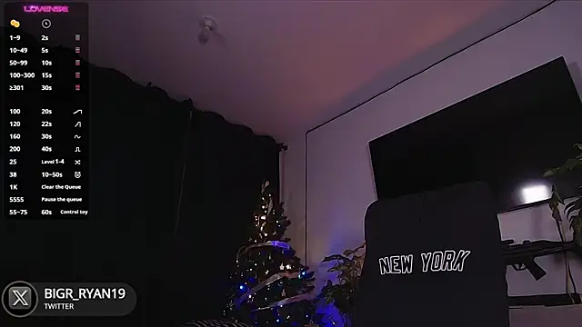 Snapshot of bigryann23 chatting on December 2024 04:27:02 AM bigryann23 online show from December 2024 04:27:02 AM