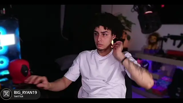 Snapshot of bigryann23 chatting on January 2025 01:00:01 AM bigryann23 online show from January 2025 01:00:01 AM