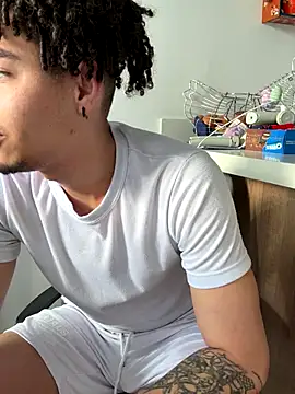 Snapshot of bigryann23 chatting on November 2025 09:17:02 PM bigryann23 online show from November 2025 09:17:02 PM