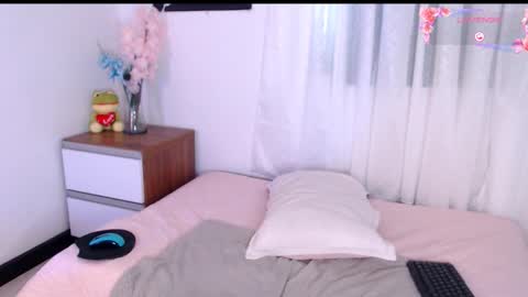 Snapshot of 69mia_sweet chatting on November 2025 03:54:02 PM Mia online show from November 2025 03:54:02 PM