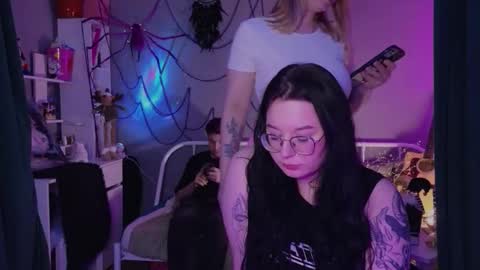 Snapshot of _favorite_ chatting on November 2025 09:06:01 PM KENDALL NATHAN MARRY RYANPVT IS OPEN online show from November 2025 09:06:01 PM