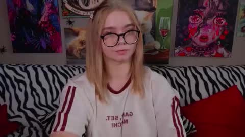 Snapshot of _favorite_ chatting on November 2025 10:21:01 AM KENDALL NATHAN MARRY RYANPVT IS OPEN online show from November 2025 10:21:01 AM