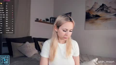 Rina online show from November 2025 07:36:01 PM