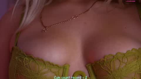 Snapshot of _iowaa_ chatting on December 2025 07:34:01 AM Maria online show from December 2025 07:34:01 AM