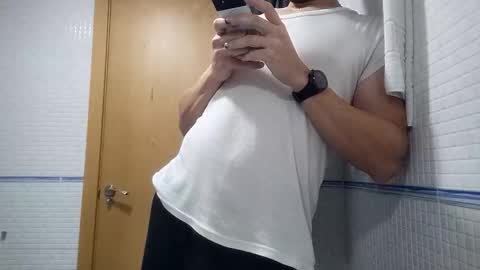 Snapshot of _julian_69 chatting on November 2025 06:31:02 PM Jonnhy online show from November 2025 06:31:02 PM