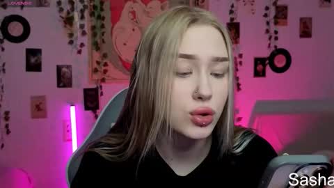 Snapshot of _kitekat_ chatting on November 2025 10:04:02 AM _kitekat_ online show from November 2025 10:04:02 AM