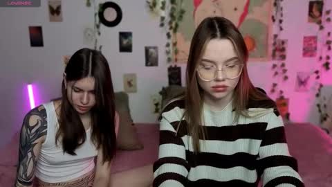 Snapshot of _kitekat_ chatting on November 2025 11:02:02 AM _kitekat_ online show from November 2025 11:02:02 AM