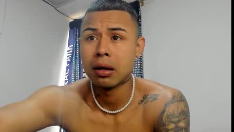 _logan_colton_ online show from November 2025 08:52:01 PM