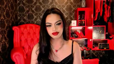 Raven Strauss online show from November 2025 01:15:01 AM