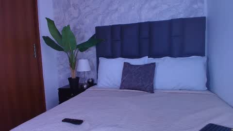 Mishell online show from November 2025 07:32:02 PM