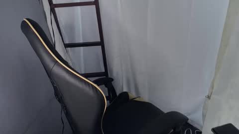 Snapshot of _natalieey chatting on December 2025 05:23:01 AM nics online show from December 2025 05:23:01 AM