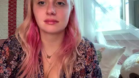 _peaceoutgirlscout_ online show from September 2025 08:13:02 PM