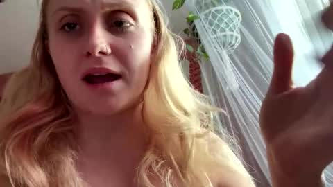 _peaceoutgirlscout_ online show from November 2025 09:19:01 PM