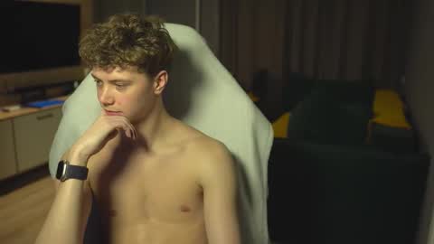 OLIVERpvt is open online show from November 2025 03:12:02 PM